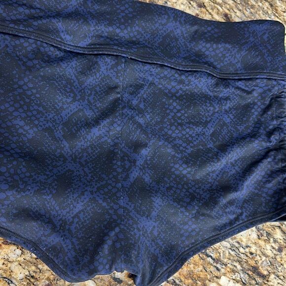 Athleta Snake Print Dress Blue 2 Piece Set Bra And Scrunch Shorts - Picture 9 of 11
